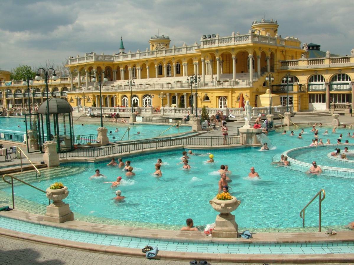 Andrassy Boulevard Budapest Exterior photo